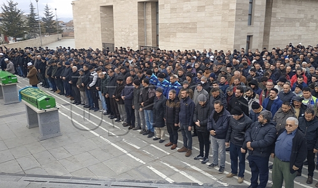 Bıçaklı Kavgada Hayatını Kaybeden Enes Gün Toprağa Verildi 