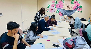Bu Kursta Hayaller Siyah Beyaz Yansıtılıyor