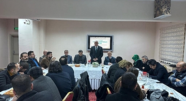 Gazeteciler ile siyasiler arabaşı gecesinde buluştu. Konu 2023 seçimleri oldu