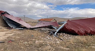 Kuvvetli Rüzgâr Çatıyı Uçurdu
