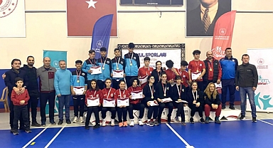 Okul Sporları Badminton Grup Müsabakalarında Finale Yükselen Takımlar Belli Oldu