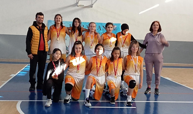 Yıldızlar Basketbolda Şampiyon İmaret Ortaokulu