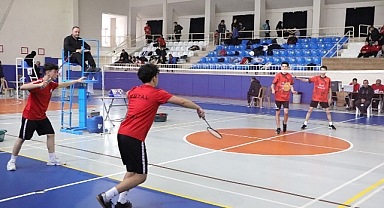Okul Sporları Gençler Badminton Grup Müsabakaları Başladı