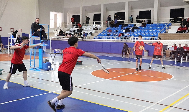Okul Sporları Gençler Badminton Grup Müsabakaları Başladı