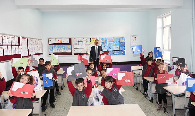 Vali Akkoyun'dan öğrencilere "Kitap Okuyun" tavsiyesi