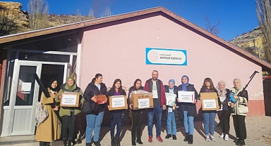 Yurt Öğrencileri El Emekleri İle Gönülleri Isıttı