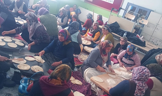 Deprem sonrası kolları sıvayan Siyahser Mahallesi Sakinleri binlerce ekmek yaptı