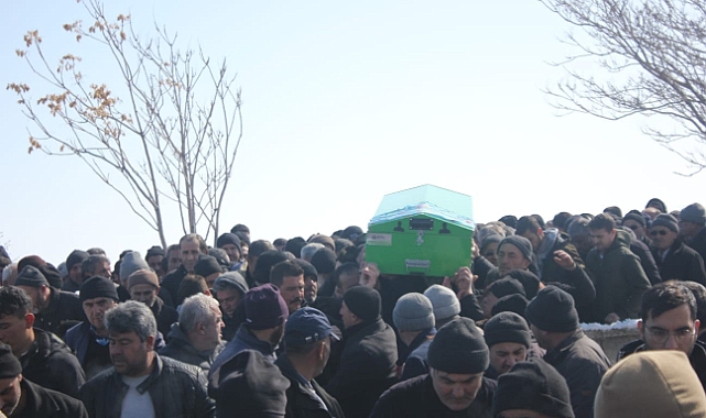 Depremde hayatını kaybeden Ayşe Çelikyön toprağa verildi
