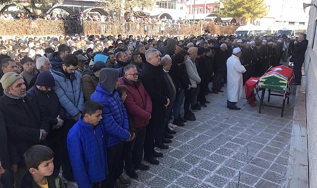 Depremde Hayatını Kaybedenler Karaman'da Toprağa Verildi