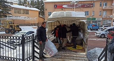 Göktepeli Gençler Kapı Kapı Dolaşıp Yardım Topladı