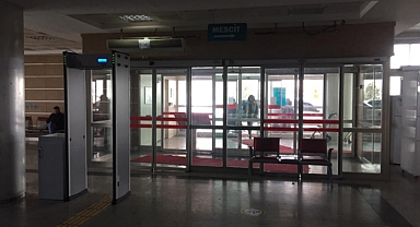Hastane Giriş Kapılarına X Ray Cihazları Konuldu. Ama Başında Görevli Yok