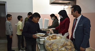 Kapsamı Genişletilen Ücretsiz Yemek Uygulaması Karaman'da Başladı