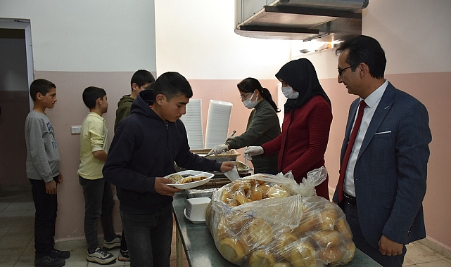 Kapsamı Genişletilen Ücretsiz Yemek Uygulaması Karaman'da Başladı