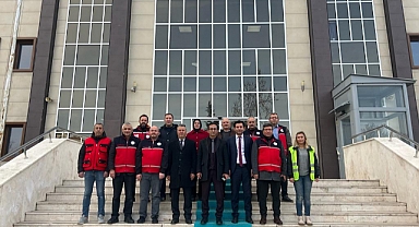 Karaman'da Gönüllü Öğretmenlerden Oluşan Eğitim Ekibi Hatay'a Gitti