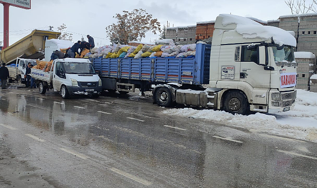 Karaman'dan Deprem Bölgelerine 5 Tır Odun ve 4 Tır Kömür Desteği