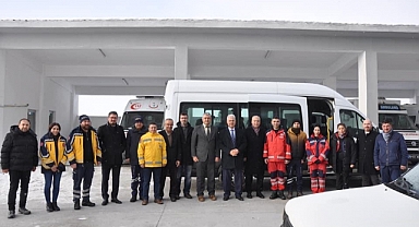 Karaman'dan gönüllü başvurusu yapan 19 sağlıkçı deprem bölgesine uğurlandı