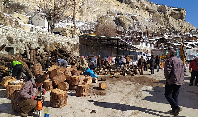 Karaman ilçeleri, köyleriyle tek yürek oldu. Deprem bölgesine yardım yağıyor