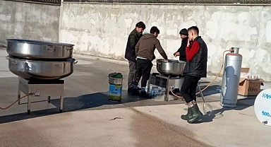 Karaman MEM Ekibinden Depremzedelere sıcak çorba