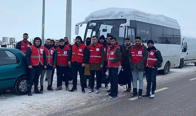 KMÜ Genç Kızılay Topluluğu ve Teknik Personel Deprem Bölgesinde