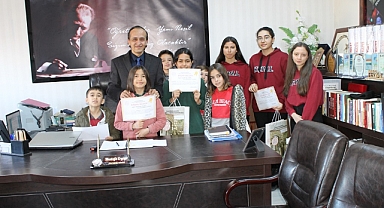 Paşa Torunları 70 Dakika Okuyor Projesi'nin Ocak Ayı Şampiyonları Ödüllerini Aldı