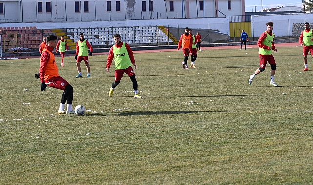 Karaman FK'nın yeni teknik direktörü Yıldırım ilk idmanına çıktı