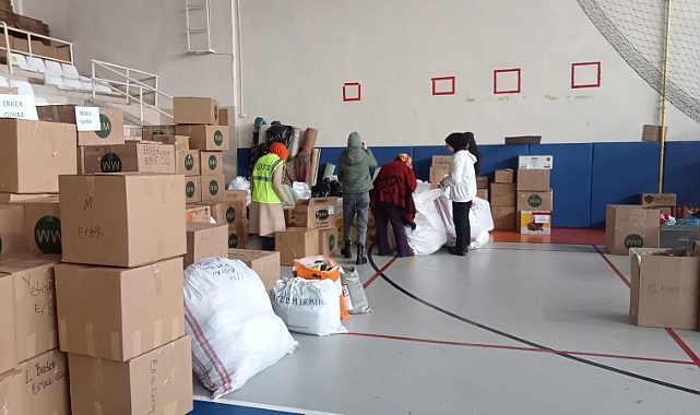 Toplanan Yardımlar KYK yurtlarındaki depremzedelere gönderiliyor