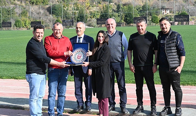 Alanya’daki Karamanlılar Karaman FK’yı gurbette yalnız bırakmadı