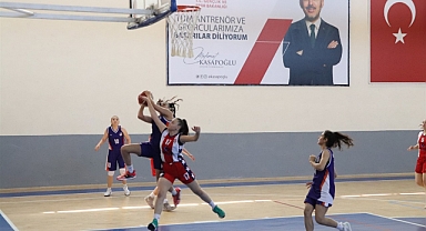 Basketbol U16 Kadınlar Bölge Şampiyonası Karaman'da Başladı