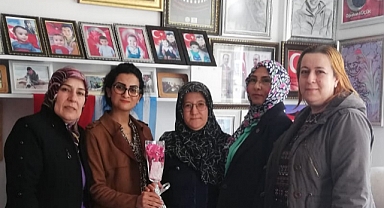 BBP Karaman Teşkilatı 10 bin Karanfil Dağıttı