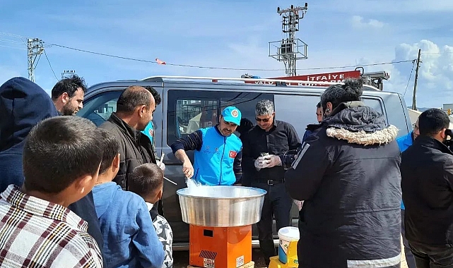 Din görevlileri çadır kentlerdeki çocukları sevindirdi