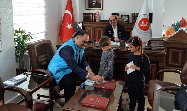 Karaman’da Minikler Kumbaralarını Depremzedelere Bağışladı