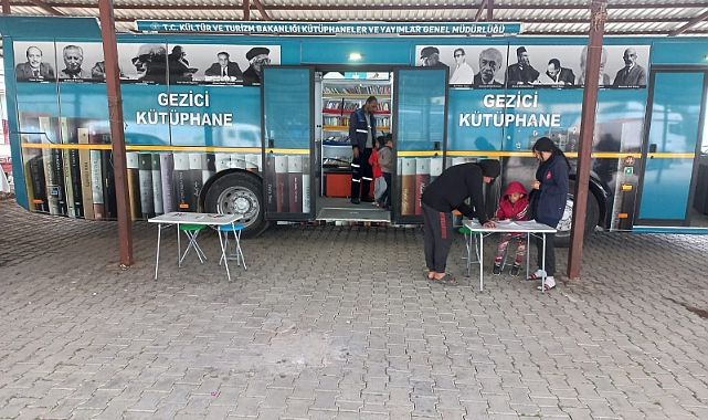 Karamanoğlu Mehmetbey İl Halk Gezici Kütüphanesi Deprem Bölgesinde Çocukların Hizmetinde