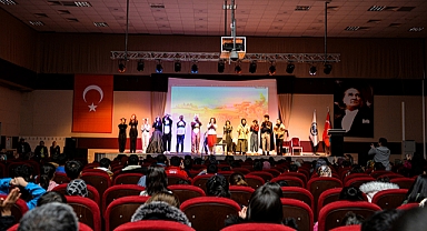 KMÜ'de 'Beyaz Altlı Prens Oyunu' Sahnelendi