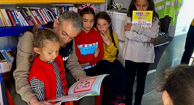 Vali Akkoyun Gezici Kütüphaneyi Ziyaret Etti