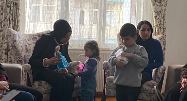 Vali ve Vekil Eşlerinden Depremzede Ailelere ziyaret