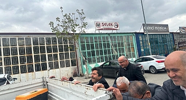 Osman Sağlam çalışmayan araca el verdi