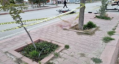 Aksaray'da otomobille çarpışan motosikletin sürücüsü hayatını kaybetti