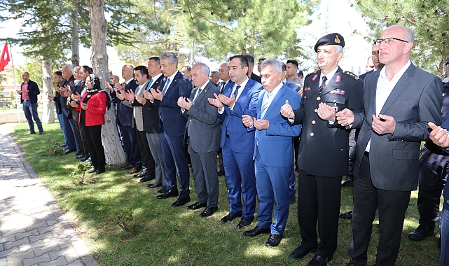 Bayram Arifesinde Şehitlik Ziyaret Edildi
