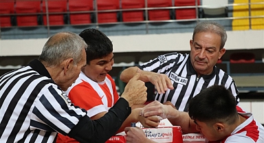 Bilek Güreşi Grup Müsabakalarında Heyecan Sona Erdi