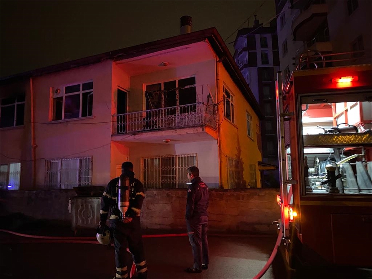 Bir evde çıkan yangın hasara neden oldu