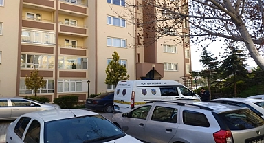 Bir kişi eşi ve iki çocuğunu tabancayla vurdu