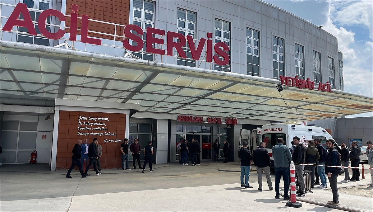 Devrilen işçi servisindeki 3 kişi öldü, 31 kişi yaralandı
