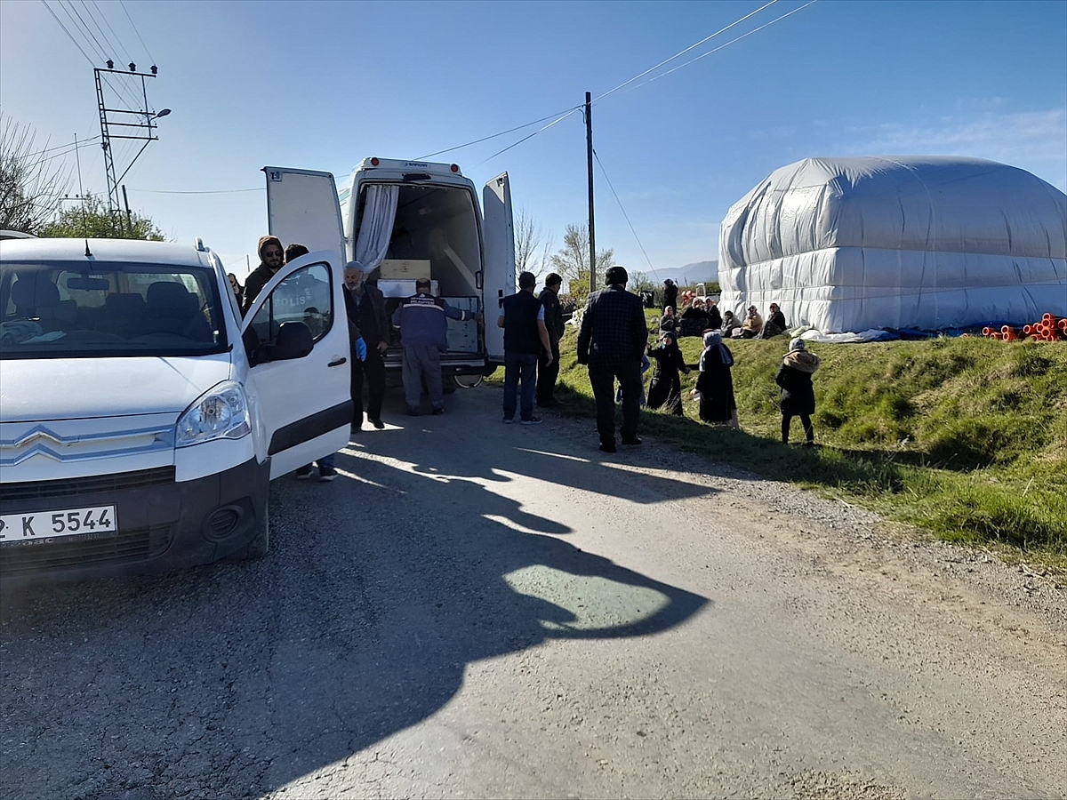 Emekli polis memuru aracında ölü bulundu