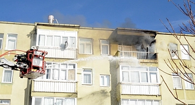 Evde çıkan yangın hasara neden oldu