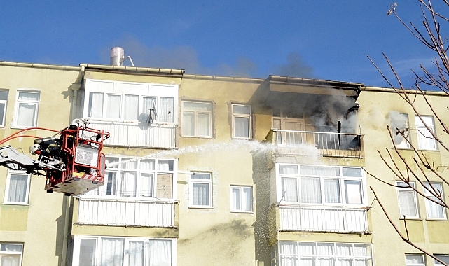 Evde çıkan yangın hasara neden oldu