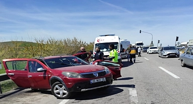 İki otomobilin çarpışması sonucu 1 kişi öldü, 6 kişi yaralandı
