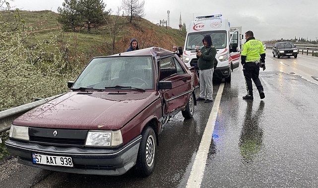 Kamyonla çarpışan otomobildeki 4 kişi yaralandı