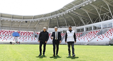 Karaman Valisi Akkoyun yeni şehir stadyumunda incelemelerde bulundu 