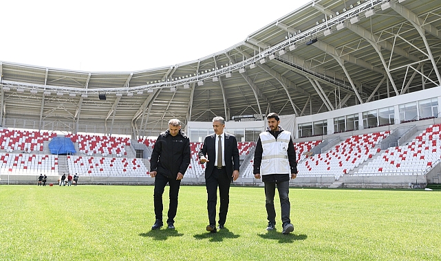 Karaman Valisi Akkoyun yeni şehir stadyumunda incelemelerde bulundu