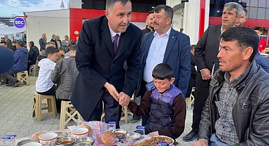 Mahmut Ünüvar, 2 bin kişilik iftarda kasaba halkıyla bir araya geldi